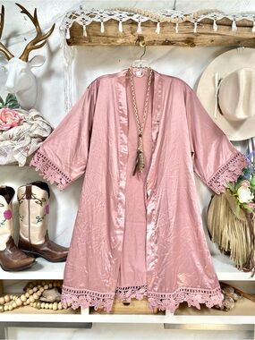 Pink dusty rose Satin Lace-Trim Kimono Robe cover up w resort vacay beach vibe